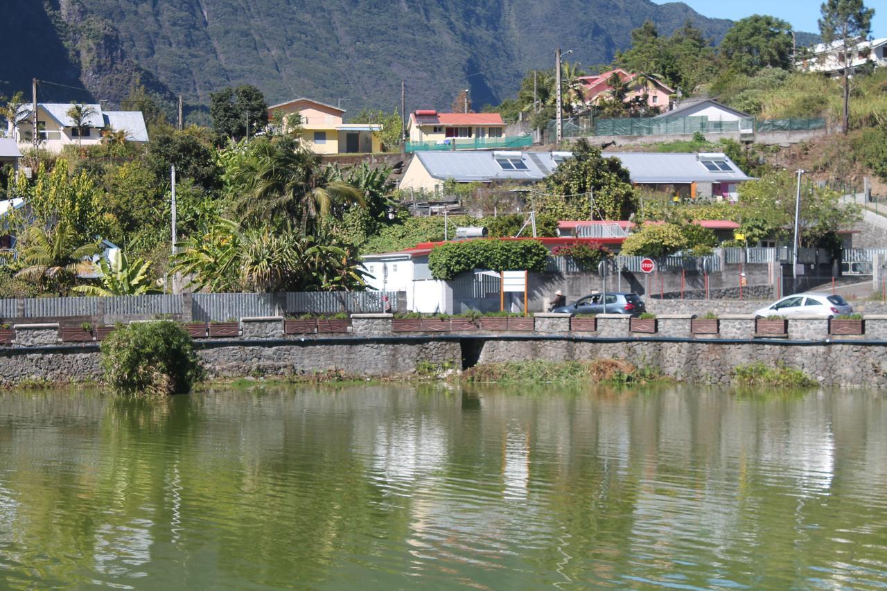 Les Cases Pres Du Lac Cilaos Exterior photo